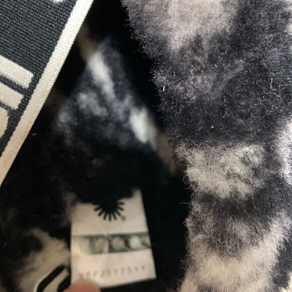 UGG shearling sandals black/white elastic straps women sz 6-see meas - Picture 7 of 12